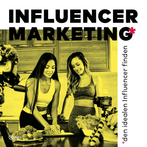 Influencer finden: 2 Influencerinnen stehen vor der Kamera und filmen sich beim Kochen